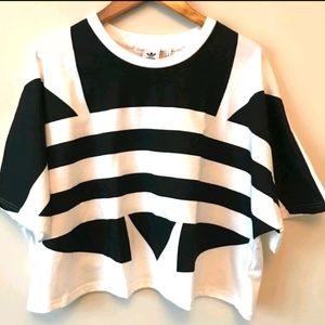 Adidas logo t